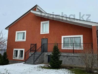 Отдельный дом • 5 комнат • 270 м² • 8 сот., Лунный переулок 1 за 150 млн 〒 в Усть-Каменогорске