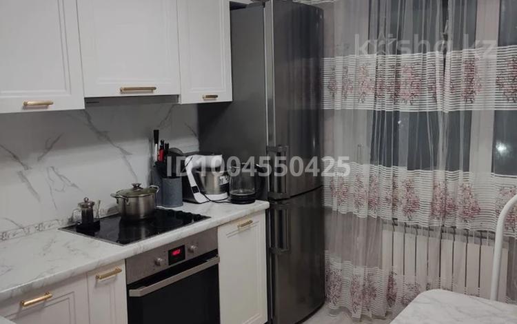 3-бөлмелі пәтер · 68 м² · 4/5 қабат, мкр Юго-Восток, Мкр Степной 2 3 — ТЦ Корзина, бағасы: 230 000 ₸ в Караганде, Казыбек би р-н — фото 2