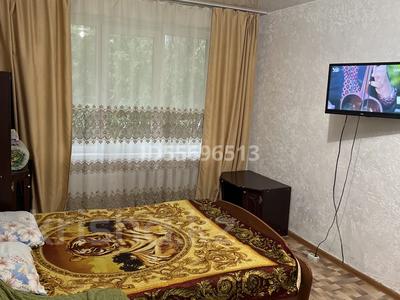 1-комнатная квартира, 32 м², 1/5 этаж по часам, Михаэлиса 14 за 2 000 〒 в Усть-Каменогорске