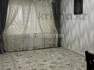 3-комнатная квартира · 65 м² · 3/4 этаж, Самал 15 — Үй орталықта орналасқан, қасында мектеп, балабақша, банктер, дүкен, мұнайшы паркі за 16 млн 〒 в Жанаозен