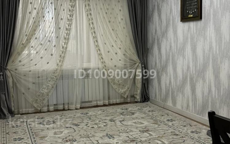 3-бөлмелі пәтер · 65 м² · 3/4 қабат, Самал 15 — Үй орталықта орналасқан, қасында мектеп, балабақша, банктер, дүкен, мұнайшы паркі, бағасы: 16 млн ₸ в Жанаозен — фото 2