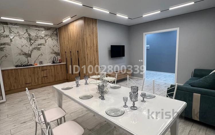 2-комнатная квартира · 72 м² · 3/5 этаж, мкр Северо-Восток, Циолковского 5А за 20 000 ₸ в Уральске — фото 3