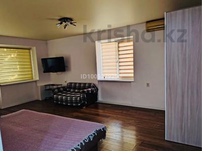 1-комнатная квартира · 35 м², мкр Центральный, Махамбета 99 за 8 000 ₸ в Атырау