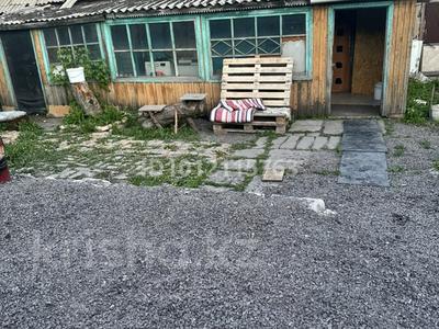 Часть дома · 3 комнаты · 70 м² · 9 сот., мкр Михайловка , Речная 16а за 150 000 〒 в Караганде, Казыбек би р-н