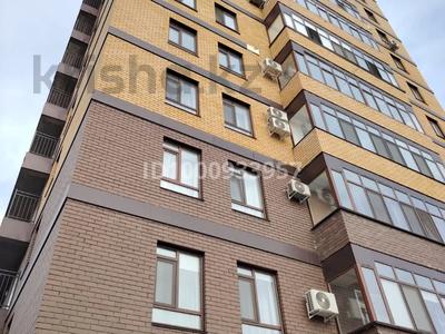 Аренда квартир в Абай обл.: 3-комнатная квартира · 100 м² · 5/9 этаж · помесячно, Козбагарова — Площади за 500 000 〒 3-комнатная квартира · 100 м² · 5/9 этаж · помесячно, Козбагарова — Площади за 500 000 〒 в Семее