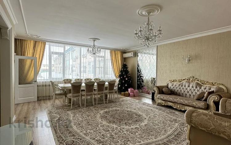 5-комнатная квартира, 247.7 м², 2/3 этаж, Газиза Жубанова за 75 млн 〒 в Актобе — фото 2
