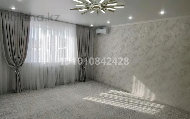 Отдельный дом · 3 комнаты · 80 м² · , мкр Жулдыз 120/1 — Фариза онграсынова за 30 млн ₸ в Уральске — фото 2