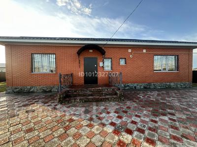 Отдельный дом · 4 комнаты · 200 м² · 10 сот., Жанаконыс 5 323 за 35.9 млн ₸ в Актобе, жилой массив Жанаконыс-4