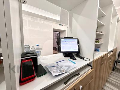 Еркін, кеңселер, дүкендер мен бутиктер, қоғамдық тамақтану орны, сұлулық салондары, медорталықтар мен дәріханалар, білім орталықтары, ойын-сауық · 68 м², бағасы: 40.9 млн 〒 в Астане, Алматы р-н