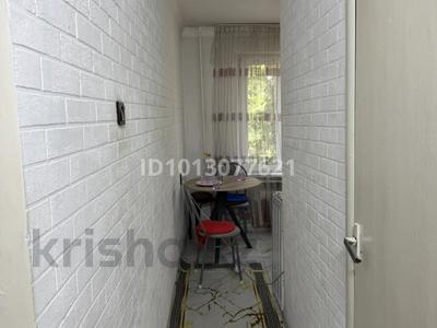 2-бөлмелі пәтер · 42 м² · 3/5 қабат, мкр Аксай-2 31/1 30 кв — Удобное расположение в районе Аксай 2. Ориентир: рядом Куликовский, пересечение улиц Саина — Маргулана., бағасы: 250 000 ₸ в Алматы, Ауэзовский р-н