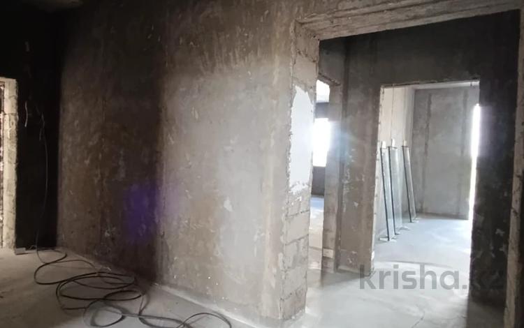 3-комнатная квартира · 110.7 м² · 3/3 этаж, Самал за 35 млн ₸ в Уральске — фото 2