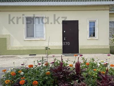 Продажа домов и дачи в Атырауской обл.: Отдельный дом · 4 комнаты · 182 м² · 5.5 сот., мкр Атырау — Тайманова, спецавтобаза за 50 млн 〒 Отдельный дом · 4 комнаты · 182 м² · 5.5 сот., мкр Атырау — Тайманова, спецавтобаза за 50 млн 〒