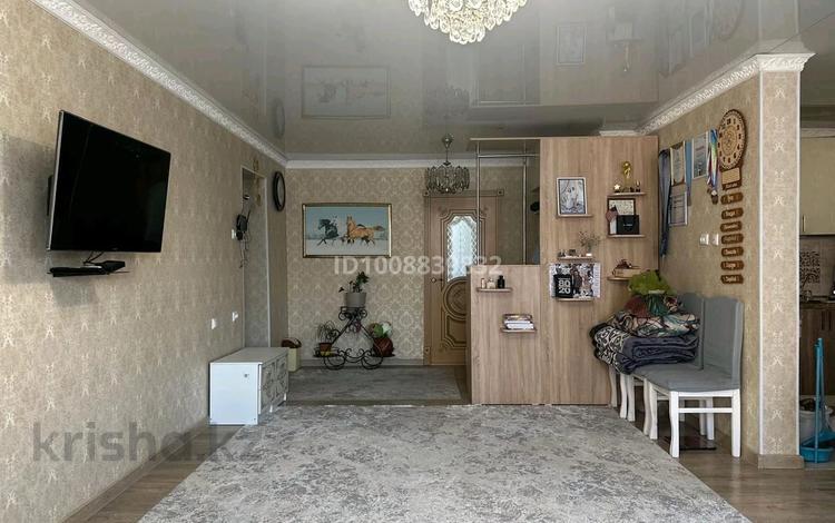 4-комнатная квартира · 80 м² · 4/5 этаж, Сазда-1, Абулхаир хан 83 — БЦ "Мир" остановка Сазда за 25 млн ₸ в Актобе — фото 2