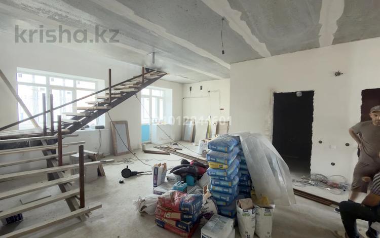 4-бөлмелі пәтер · 285 м² · 5/5 қабат, мкр. Алтын орда, Батыс 2 мкрн 51б, бағасы: 750 000 ₸ в Актобе — фото 2