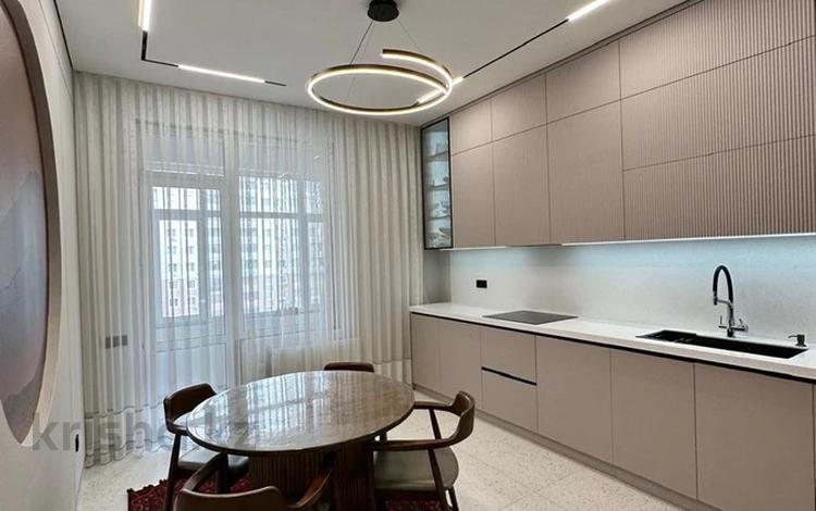 4-комнатная квартира · 160 м² · 5 этаж, Шамши Калдаяков 8 за 1.3 млн 〒 в Астане, Алматы р-н — фото 2