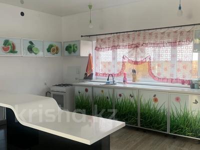 Отдельный дом · 7 комнат · 370 м², Суюнбая 38 за 700 000 〒 в 