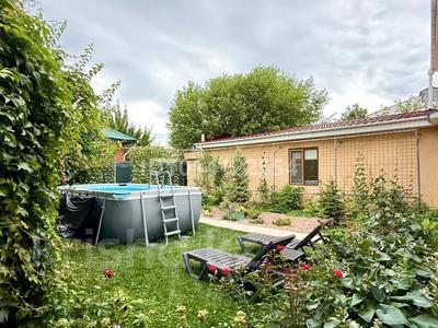 Отдельный дом · 8 комнат · 397 м² · 7 сот., Маншук Маметова 38 за 2 млн ₸ в Атырау, мкр Жилгородок