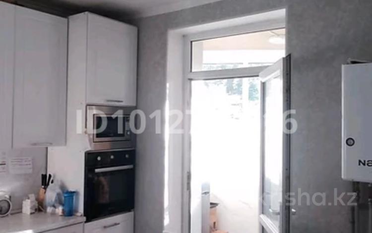 3-бөлмелі пәтер · 70 м² · 2 қабат, Райымбек батыра 11, бағасы: 29.5 млн ₸ в Алатау — фото 2