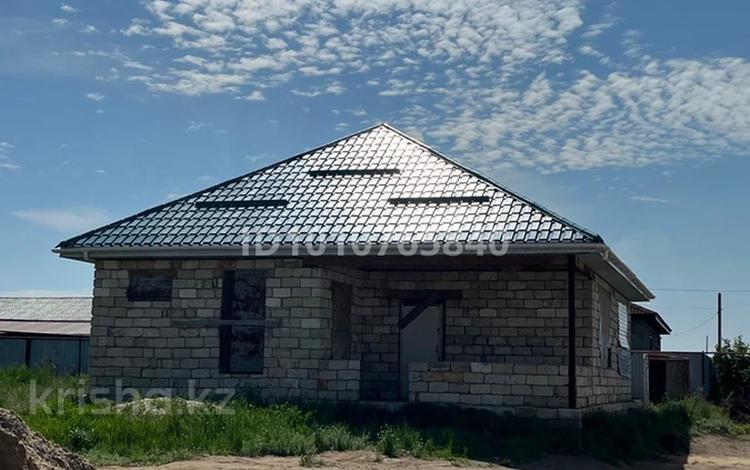 Отдельный дом · 3 комнаты · 100 м² · 10 сот., жилой массив Кызылжар, Кызылжар тұрғын алабы — Солнечныйда жолдың бойында орналасқан за 15 млн ₸ в Актобе — фото 2