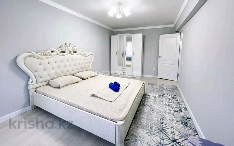 3-комнатная квартира, 80 м², 1/5 этаж посуточно, Авангард-4 мкр 18 за 18 000 〒 в Атырау, мкр Авангард-4 — фото 3