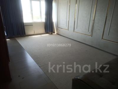 2-комнатная квартира · 83 м² · 8/9 этаж, мкр Аксай-3Б, Мкр «Аксай-3б» за 300 000 ₸ в Алматы, Ауэзовский р-н