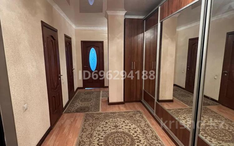 3-комнатная квартира, 104 м², 8/12 этаж помесячно, Сыганак 2