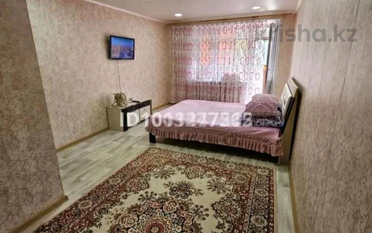 1-бөлмелі пәтер · 55 м² · 2/14 қабат, Назарбаева — Площадь М.Маметова, бағасы: 10 000 ₸ в Уральске — фото 4