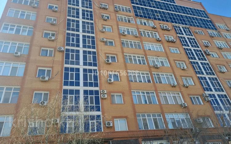 2-бөлмелі пәтер · 77 м² · 9/9 қабат, Ауезова 31 — Дом АНПЗ на против стадиона "Мунайшы ", бағасы: 27 млн ₸ в Атырау, мкр Жилгородок — фото 2