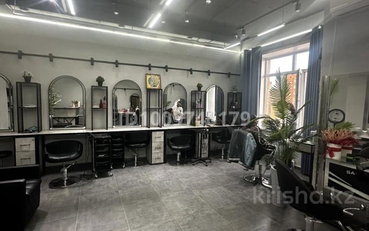 Свободное назначение, салоны красоты · 174 м² за 1 млн ₸ в Актобе, мкр. Алтын орда — фото 2