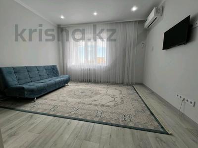 2-комнатная квартира · 50 м² · 10/14 этаж, Самал 82/6 — Коняхина за 15 000 ₸ в Уральске