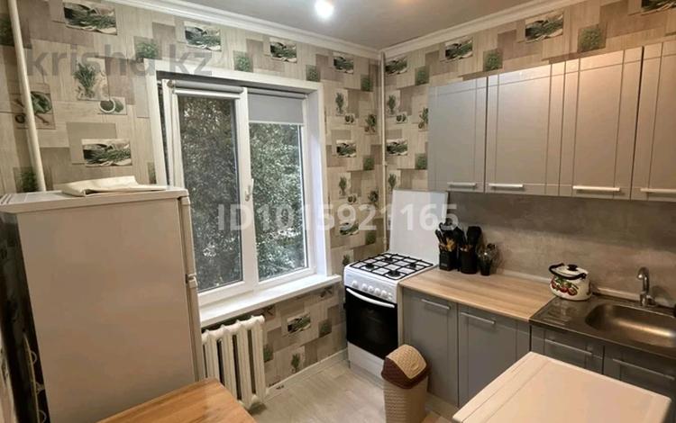 1-комнатная квартира · 33 м² · 3/4 этаж, мкр №12 10 за 220 000 ₸ в Алматы, Ауэзовский р-н — фото 2