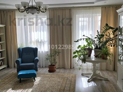 6-бөлмелі пәтер · 215 м² · 3/3 қабат, Сатыбалды Дауымова 71/4, бағасы: 100 млн ₸ в Уральске