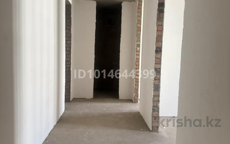 3-комнатная квартира · 89.9 м² · 7/9 этаж, Е923 за 39.5 млн ₸ в Астане, Есильский р-н — фото 2