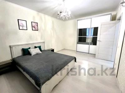 3-бөлмелі пәтер · 90 м² · 3/9 қабат, Самал 99/1 — 10мкр Жайык арена Командировачные документы, бағасы: 30 000 ₸ в Уральске