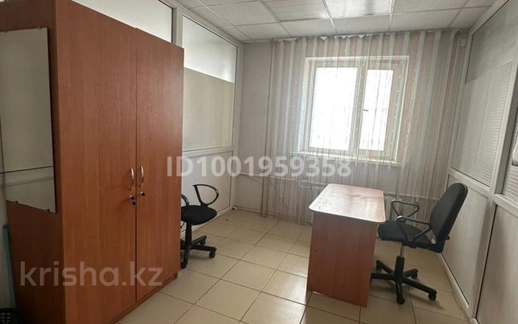 Офисы, салоны красоты, образование, кабинеты и рабочие места, студии · 12 м² за 45 000 ₸ в Костанае — фото 2