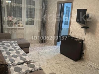 4-комнатная квартира · 63 м² · 4/5 этаж, Кердери — Абая за 19 млн 〒 в Уральске, мкр Школьник