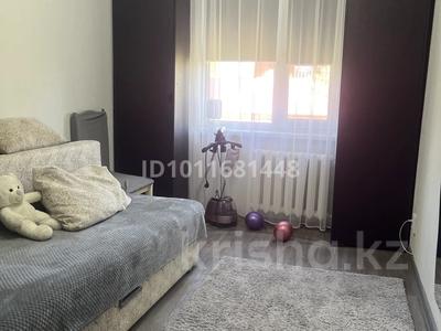 3-комнатная квартира · 60 м² · 4/5 этаж, ул. Аманжолова 141 за 15 млн ₸ в Уральске, мкр Школьник