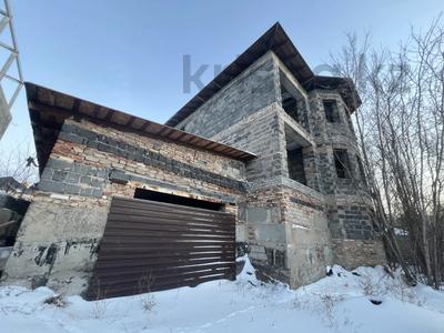 Отдельный дом · 5 комнат · 200 м² · 10 сот., мкр Михайловка — Крылова за 75 млн 〒 в Караганде, Казыбек би р-н