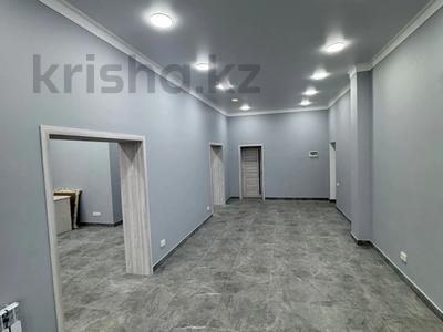 Свободное назначение, офисы, магазины и бутики, склады, общепит, салоны красоты, медцентры и аптеки, образование · 120 м² за 50 млн 〒 в Актобе, мкр. Алтын орда
