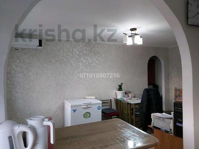 3-бөлмелі пәтер · 60 м² · 4/5 қабат, мкр Юго-Восток, Мкр Юго-Восток, 30й микрорайон 21, бағасы: ~ 19 млн ₸ в Караганде, Казыбек би р-н