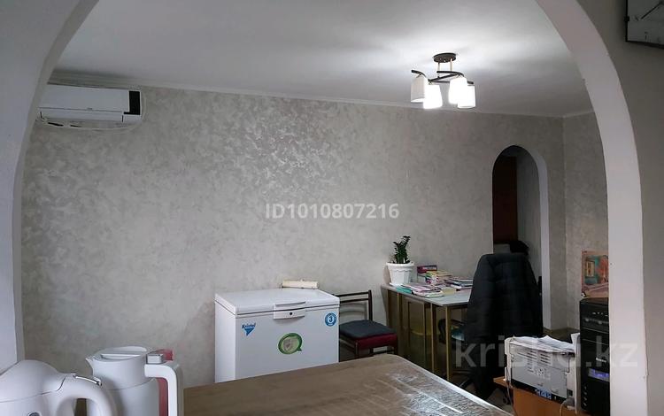 3-бөлмелі пәтер · 60 м² · 4/5 қабат, мкр Юго-Восток, Мкр Юго-Восток, 30й микрорайон 21, бағасы: ~ 19 млн ₸ в Караганде, Казыбек би р-н — фото 2