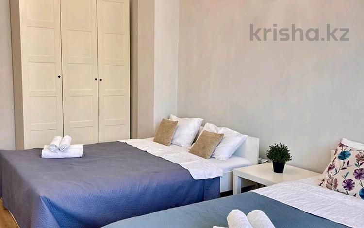 3-комнатная квартира · 90 м² · 7/9 этаж, Кабанбай батыра 60 за 35 000 ₸ в Астане, Есильский р-н — фото 2