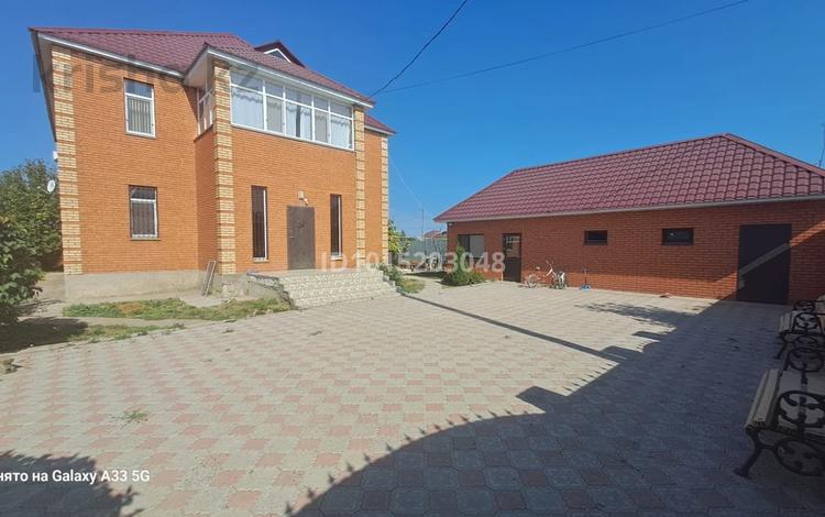 Отдельный дом · 4 комнаты · 274 м² · 9 сот., мкр Кадыра Мырза-Али, Алихана букейханова 23 за 800 000 ₸ в Уральске — фото 2
