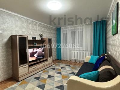 2-комнатная квартира, 40 м², 4/9 этаж посуточно, МухтараАуэзова — Центр три девятки напротив аллеи памяти за 7 500 〒 в Щучинске