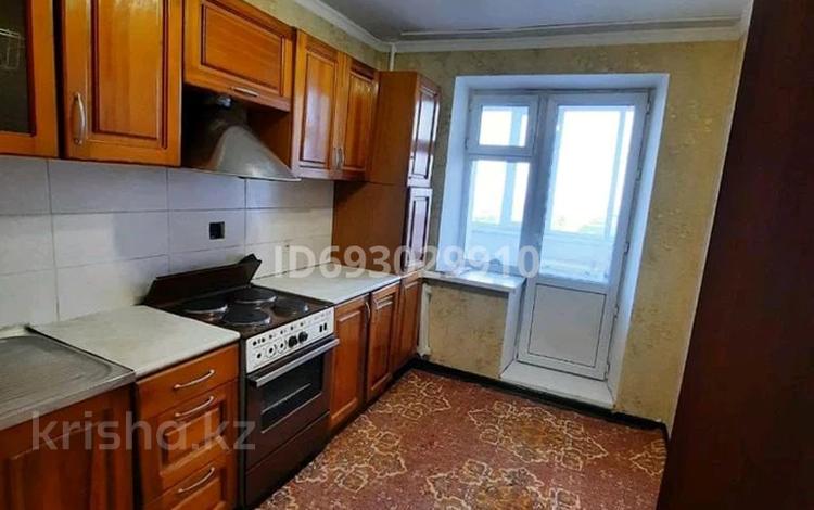 1-комнатная квартира, 36 м², 8/10 этаж, мкр Юго-Восток, Затаевича 77а 38 за 11.9 млн 〒 в Караганде, Казыбек би р-н — фото 2