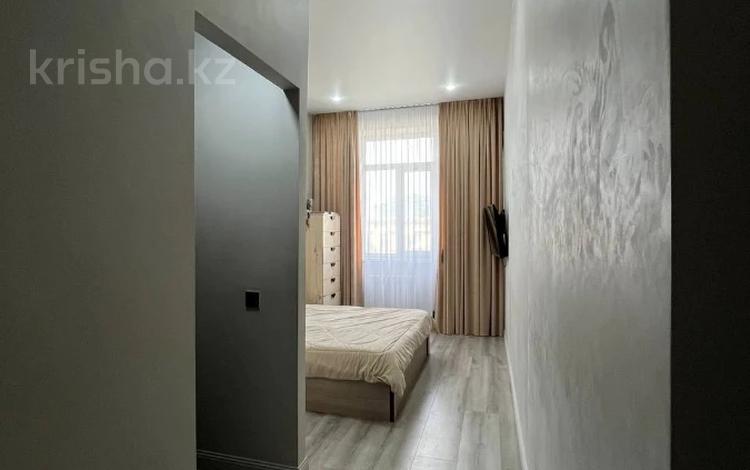5-бөлмелі пәтер · 100 м² · 10/10 қабат, 16-й мкр 93, бағасы: 32 млн ₸ в Актау — фото 2