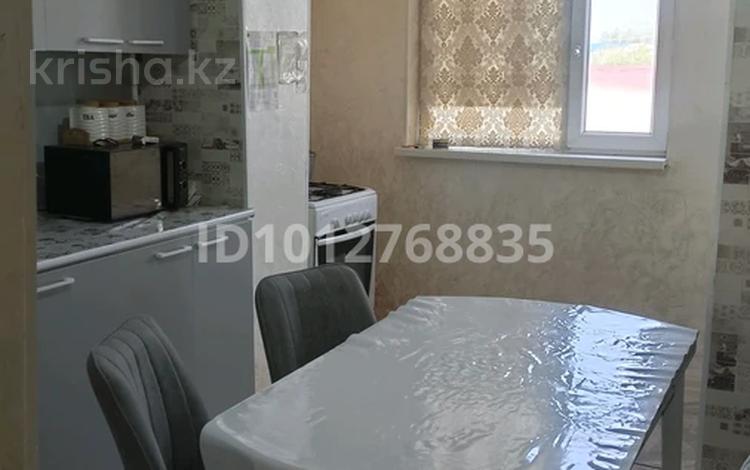3-бөлмелі пәтер · 68 м² · 2/3 қабат, 1мкр ул. Мира 7 — Базар. Қазақтелеком. Доль дороги, бағасы: 14 млн ₸ в Жанаозен — фото 2