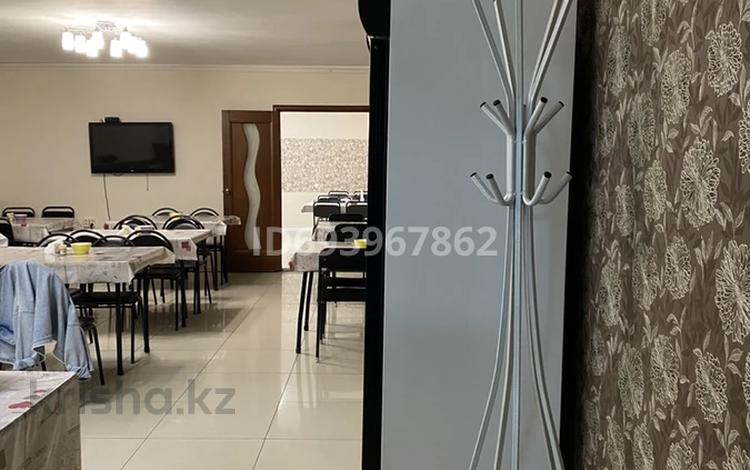 Столовую · 180 м², бағасы: 8 млн 〒 в Актобе — фото 2