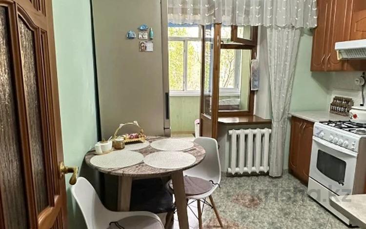 2-бөлмелі пәтер · 50 м² · 4/5 қабат, 4 ш/а, бағасы: 16.8 млн ₸ в Уральске, мкр 4 — фото 2