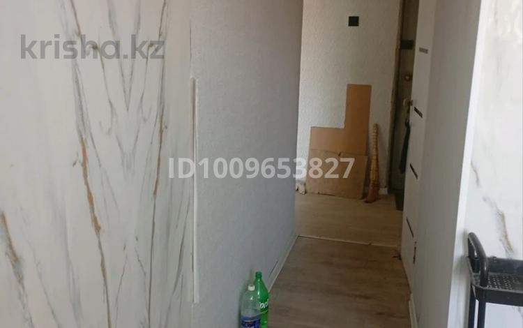 3-комнатная квартира · 42.5 м² · 3/4 этаж, Старый город, Әйтке би 9 за 10 млн ₸ в Актобе — фото 2